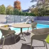 Terrasse CHR avec table ronde polypro taupe Terrasse CHR avec table ronde polypro taupe