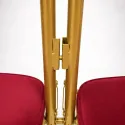 Système d'accroche intégré pour les chaises en velours pliantes Opéra