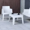 Fauteuil en polypro blanc avec table basse
