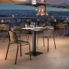 Fauteuil collectivité en résille sur une terrasse près de la tour Eiffel