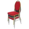 Chaises de banquet différents coloris empilées