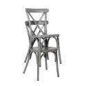 Chaises aluminium empilées de couleur grise