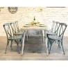 Chaise aluminium vintage dans une salle de restaurant