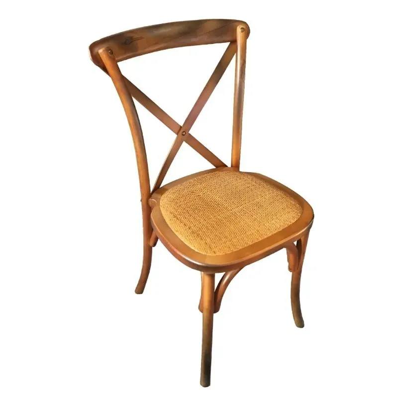 Chaise en bois avec dos croisé et galette en rotin incluse Chaise en bois avec dos croisé et galette en rotin incluse