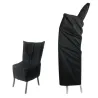 Chaise collectivité et pile de chaise en bois sous housse de protection