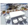 Chaise pour professionnel en polypro blanc sur une terrasse en bord de mer