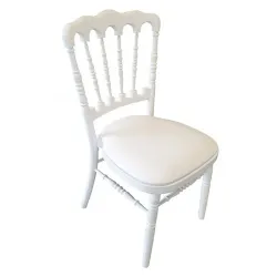 Chaise de réception en bois blanche