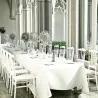 Chaise restaurant professionnel en polypro dans une salle de réception