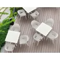 Fauteuil restauration polypro blanc sur terrasse extérieure