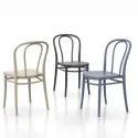 Lot de 3 chaises de bistrot de 3 couleurs différentes.