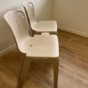 Chaise monobloc beige pour collectivités