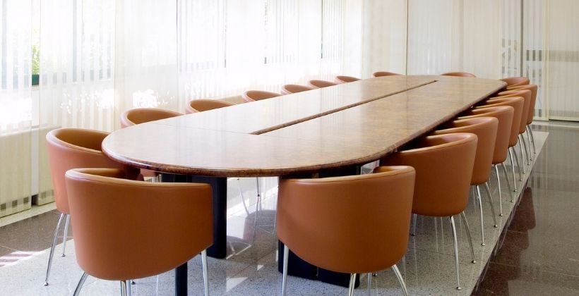 table de réunion avec plateau en mélaminé