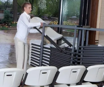 Comment bien stocker et entretenir le mobilier pour collectivités ?